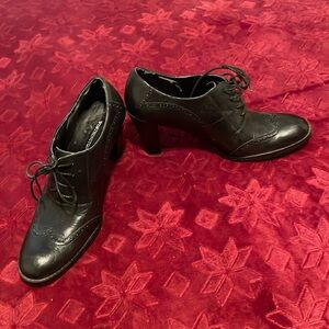 black 3”heels withth 50’s style decal. faux leather